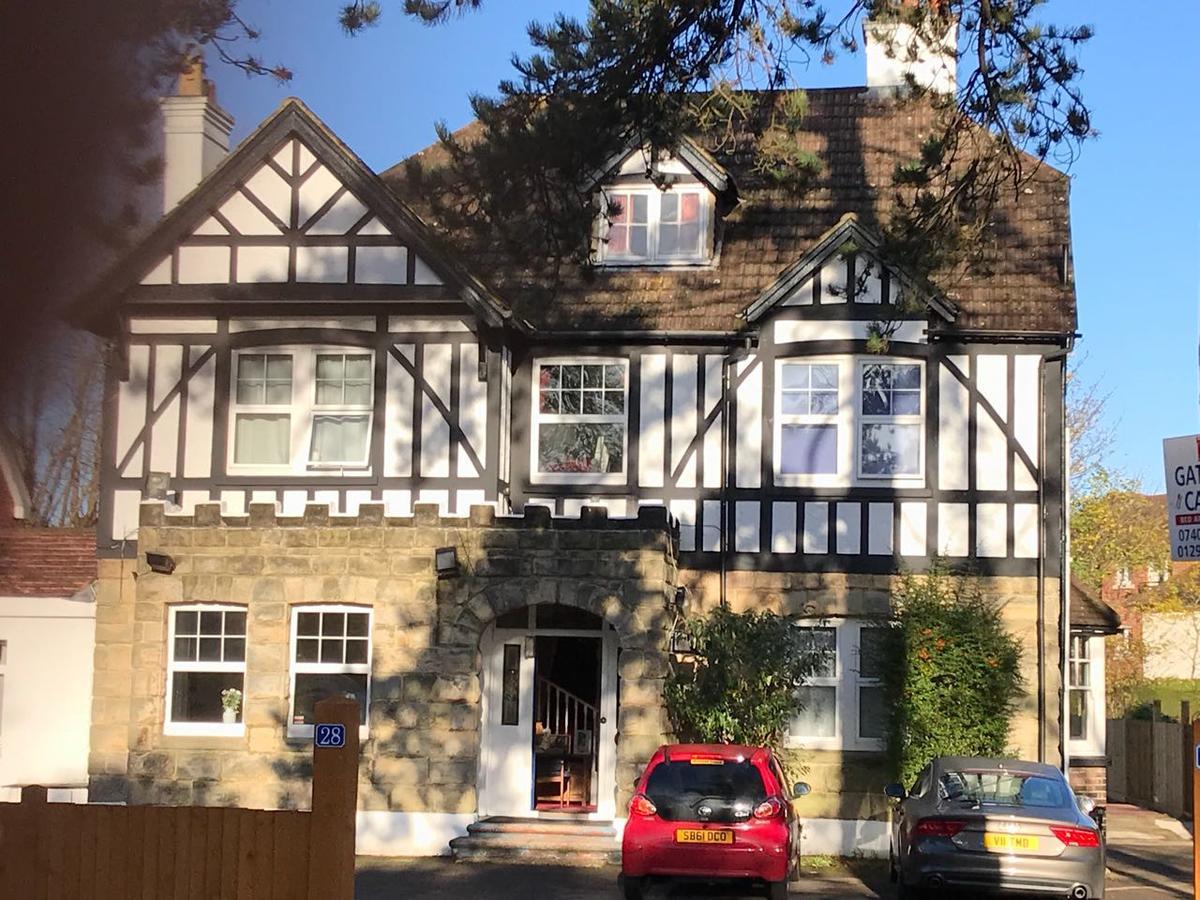 Gatwick Castle B&B Horley Exterior foto